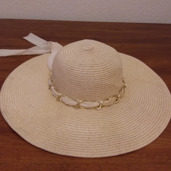 Beautiful floppy Hat - Picture 5 of 8